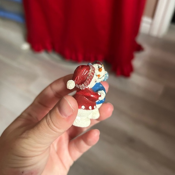 5/$25 Festive Snowman Couple Figurine brooch ☃️ - Picture 4 of 8